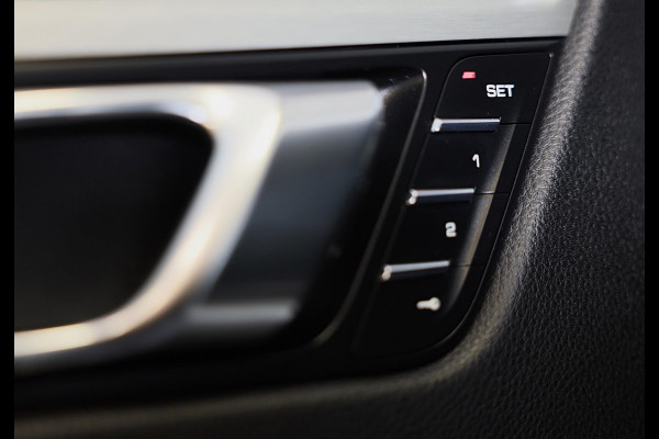 Porsche Macan 2.0 / Luchtvering / Camera / Cruise Control / Dode Hoek / F1 / Lane Assist / Leder / Memory / Xenon / Pdc / 20 Inch