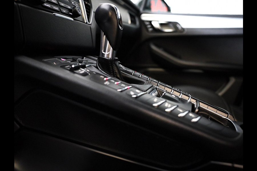 Porsche Macan 2.0 / Luchtvering / Camera / Cruise Control / Dode Hoek / F1 / Lane Assist / Leder / Memory / Xenon / Pdc / 20 Inch