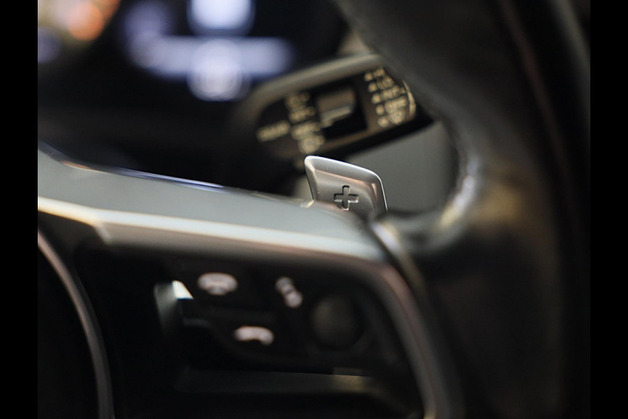 Porsche Macan 2.0 / Luchtvering / Camera / Cruise Control / Dode Hoek / F1 / Lane Assist / Leder / Memory / Xenon / Pdc / 20 Inch