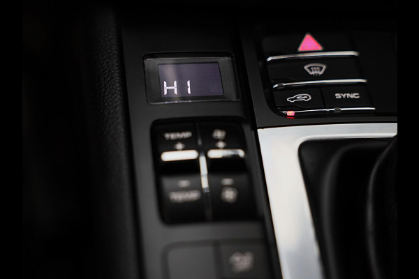 Porsche Macan 2.0 / Luchtvering / Camera / Cruise Control / Dode Hoek / F1 / Lane Assist / Leder / Memory / Xenon / Pdc / 20 Inch