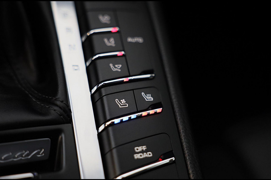 Porsche Macan 2.0 / Luchtvering / Camera / Cruise Control / Dode Hoek / F1 / Lane Assist / Leder / Memory / Xenon / Pdc / 20 Inch