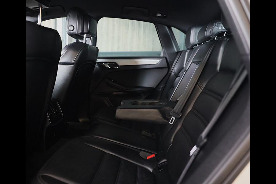 Porsche Macan 2.0 / Luchtvering / Camera / Cruise Control / Dode Hoek / F1 / Lane Assist / Leder / Memory / Xenon / Pdc / 20 Inch