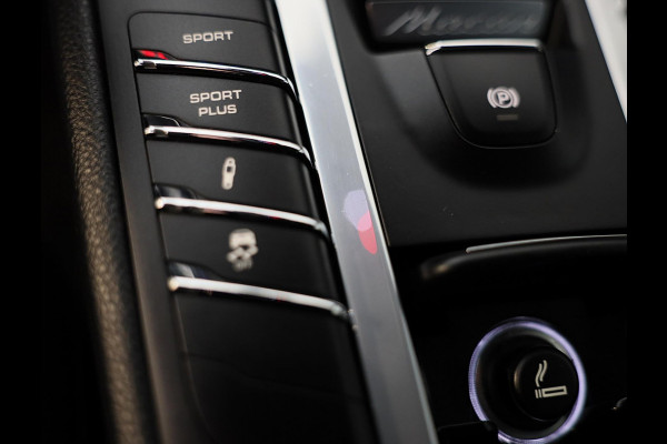 Porsche Macan 2.0 / Luchtvering / Camera / Cruise Control / Dode Hoek / F1 / Lane Assist / Leder / Memory / Xenon / Pdc / 20 Inch