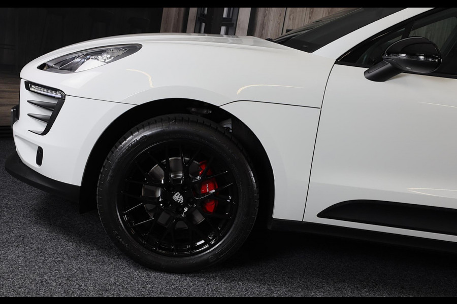 Porsche Macan 2.0 / Luchtvering / Camera / Cruise Control / Dode Hoek / F1 / Lane Assist / Leder / Memory / Xenon / Pdc / 20 Inch