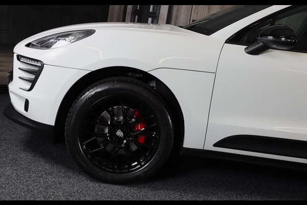 Porsche Macan 2.0 / Luchtvering / Camera / Cruise Control / Dode Hoek / F1 / Lane Assist / Leder / Memory / Xenon / Pdc / 20 Inch