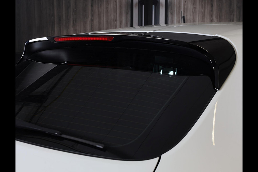 Porsche Macan 2.0 / Luchtvering / Camera / Cruise Control / Dode Hoek / F1 / Lane Assist / Leder / Memory / Xenon / Pdc / 20 Inch