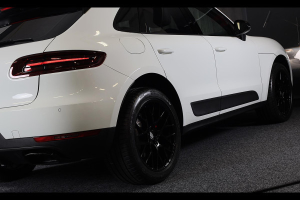 Porsche Macan 2.0 / Luchtvering / Camera / Cruise Control / Dode Hoek / F1 / Lane Assist / Leder / Memory / Xenon / Pdc / 20 Inch