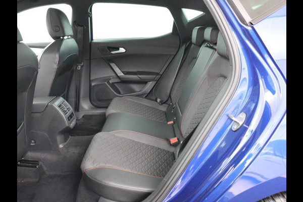 Seat Leon 1.0 TSI FR Launch Edition | Panoramadak | Trekhaak | Stoelverwarming | Camera | Carplay | Navigatie | Sfeerverlichting | Adaptive cruise | Keyless | Full LED | Dodehoek detectie