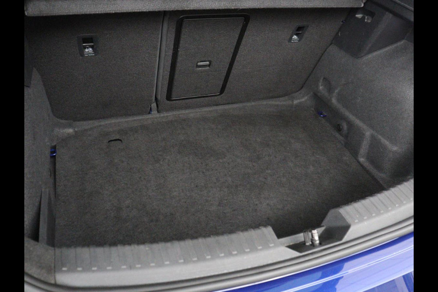 Seat Leon 1.0 TSI FR Launch Edition | Panoramadak | Trekhaak | Stoelverwarming | Camera | Carplay | Navigatie | Sfeerverlichting | Adaptive cruise | Keyless | Full LED | Dodehoek detectie