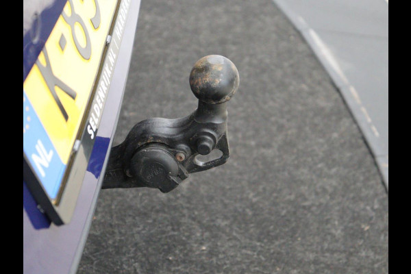 Seat Leon 1.0 TSI FR Launch Edition | Panoramadak | Trekhaak | Stoelverwarming | Camera | Carplay | Navigatie | Sfeerverlichting | Adaptive cruise | Keyless | Full LED | Dodehoek detectie