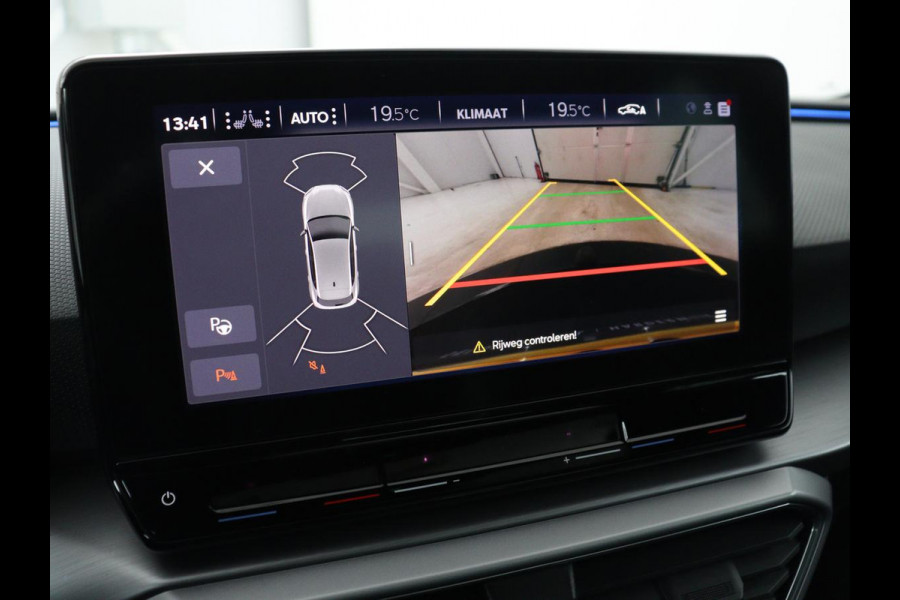 Seat Leon 1.0 TSI FR Launch Edition | Panoramadak | Trekhaak | Stoelverwarming | Camera | Carplay | Navigatie | Sfeerverlichting | Adaptive cruise | Keyless | Full LED | Dodehoek detectie