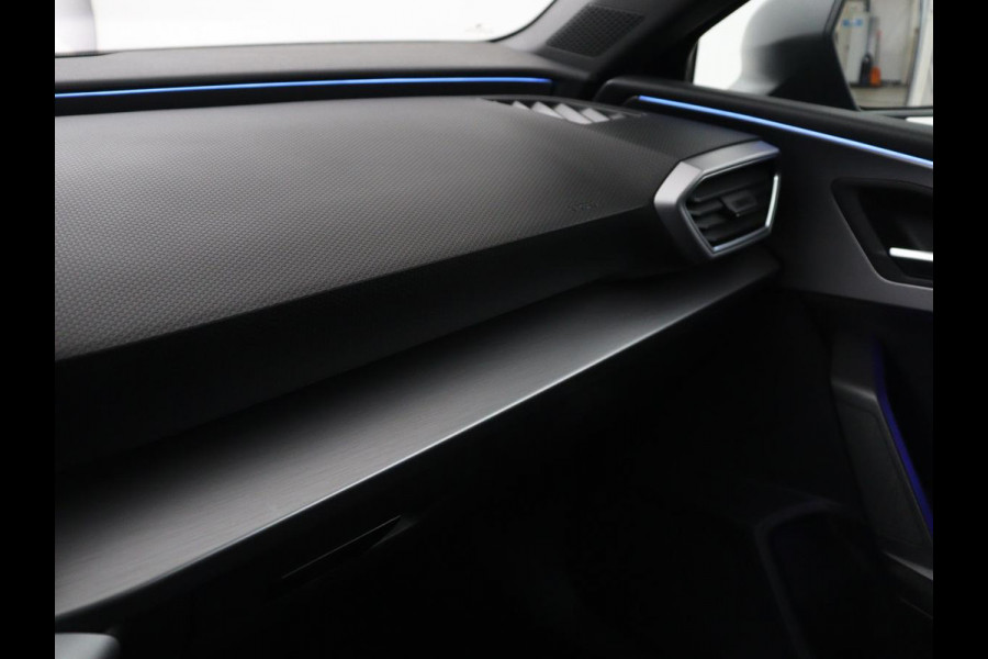 Seat Leon 1.0 TSI FR Launch Edition | Panoramadak | Trekhaak | Stoelverwarming | Camera | Carplay | Navigatie | Sfeerverlichting | Adaptive cruise | Keyless | Full LED | Dodehoek detectie