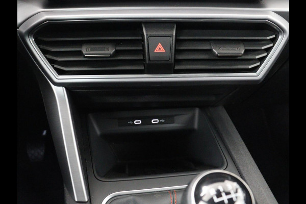 Seat Leon 1.0 TSI FR Launch Edition | Panoramadak | Trekhaak | Stoelverwarming | Camera | Carplay | Navigatie | Sfeerverlichting | Adaptive cruise | Keyless | Full LED | Dodehoek detectie