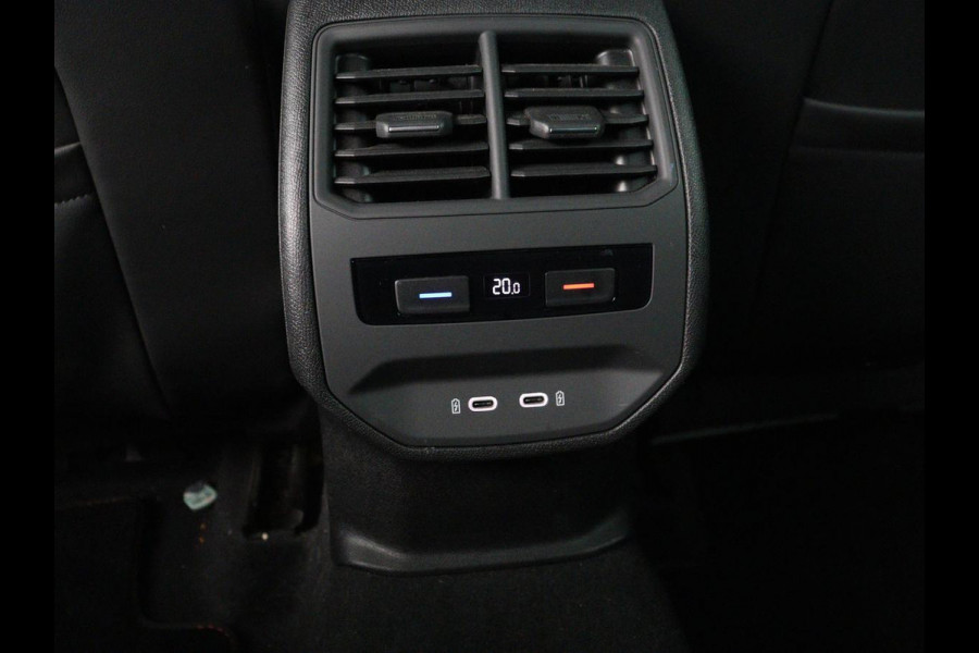 Seat Leon 1.0 TSI FR Launch Edition | Panoramadak | Trekhaak | Stoelverwarming | Camera | Carplay | Navigatie | Sfeerverlichting | Adaptive cruise | Keyless | Full LED | Dodehoek detectie