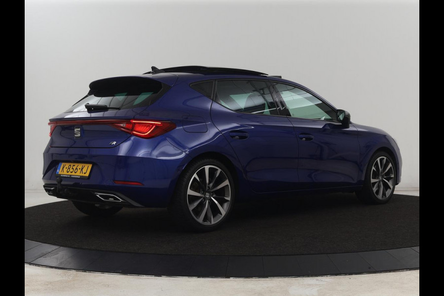 Seat Leon 1.0 TSI FR Launch Edition | Panoramadak | Trekhaak | Stoelverwarming | Camera | Carplay | Navigatie | Sfeerverlichting | Adaptive cruise | Keyless | Full LED | Dodehoek detectie