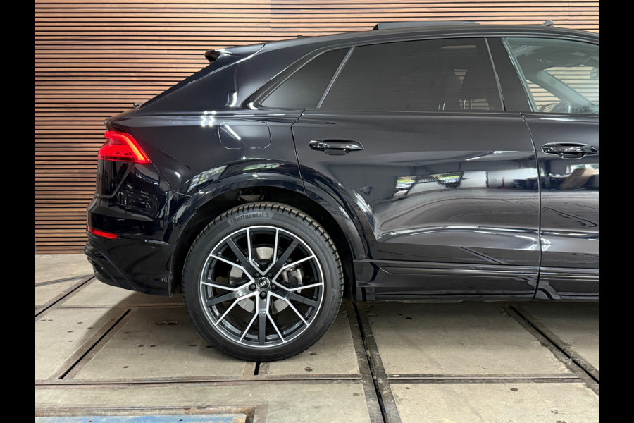 Audi Q8 55 TFSI quattro Pro Line Plus /BlackPACK/Luchtvering/PANO/ MATRIX LED/ 22INCH/ BANG&OLUFSEN/TREKHAAK
