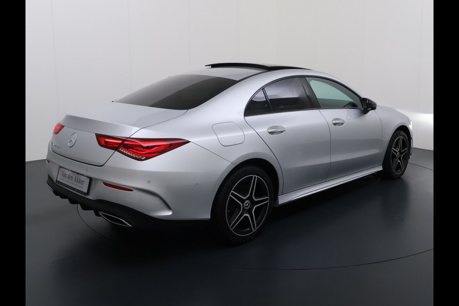 Mercedes-Benz CLA-Klasse 250e AMG // Panoramadak // Nightpakket // Sfeerverlichting // Carplay // Camera // Keyless // MultiBeam