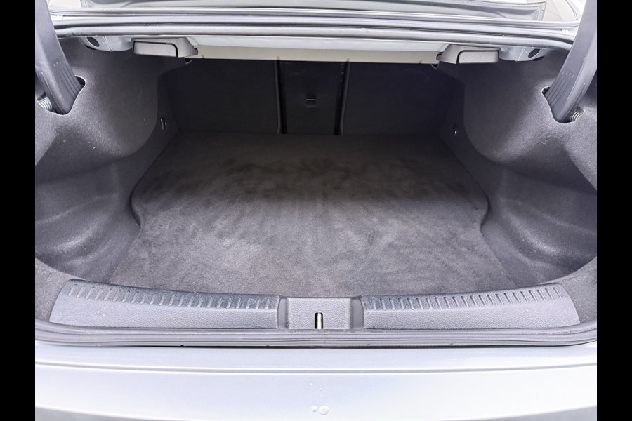 Mercedes-Benz CLA-Klasse 250e AMG // Panoramadak // Nightpakket // Sfeerverlichting // Carplay // Camera // Keyless // MultiBeam