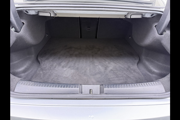 Mercedes-Benz CLA-Klasse 250e AMG // Panoramadak // Nightpakket // Sfeerverlichting // Carplay // Camera // Keyless // MultiBeam