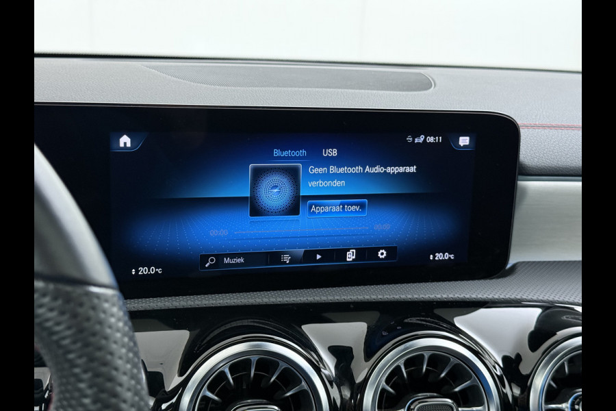 Mercedes-Benz CLA-Klasse 250e AMG // Panoramadak // Nightpakket // Sfeerverlichting // Carplay // Camera // Keyless // MultiBeam