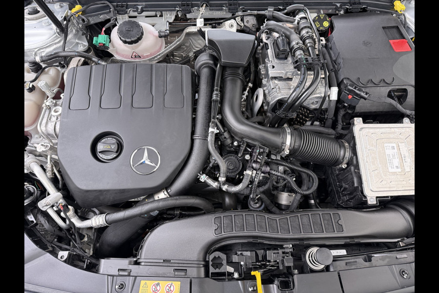 Mercedes-Benz CLA-Klasse 250e AMG // Panoramadak // Nightpakket // Sfeerverlichting // Carplay // Camera // Keyless // MultiBeam