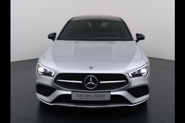 Mercedes-Benz CLA-Klasse 250e AMG // Panoramadak // Nightpakket // Sfeerverlichting // Carplay // Camera // Keyless // MultiBeam