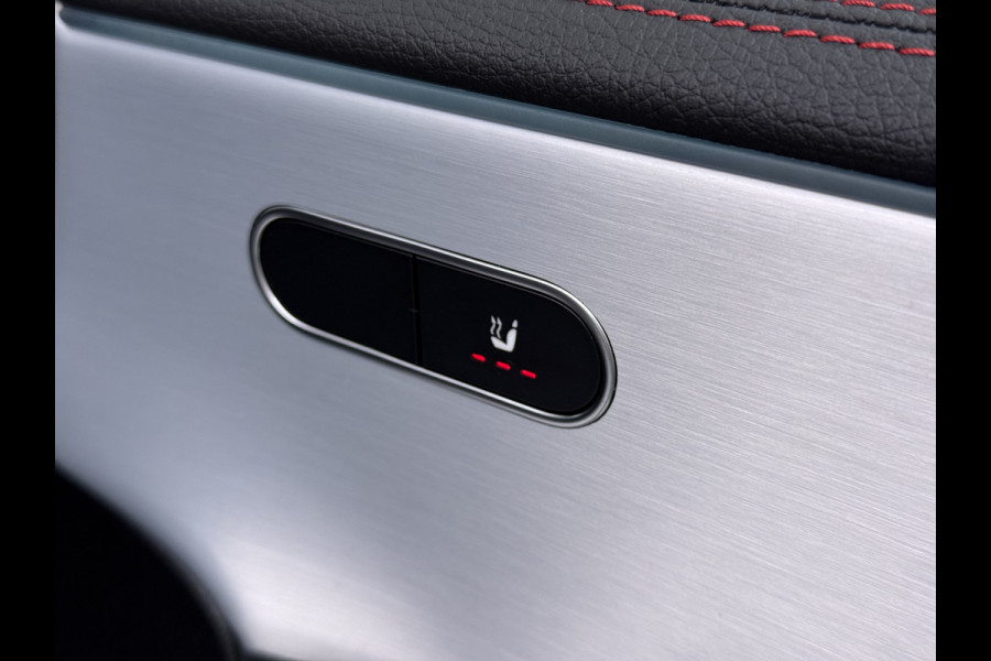 Mercedes-Benz CLA-Klasse 250e AMG // Panoramadak // Nightpakket // Sfeerverlichting // Carplay // Camera // Keyless // MultiBeam