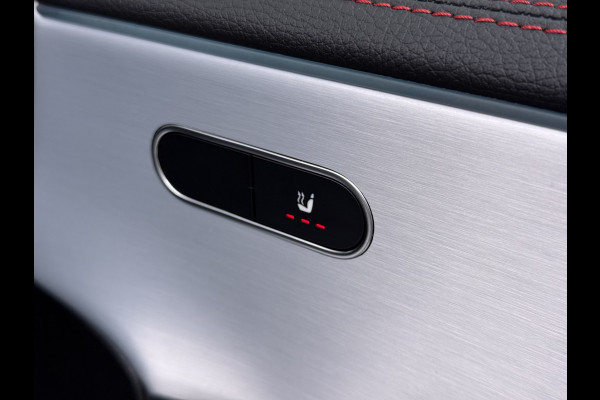 Mercedes-Benz CLA-Klasse 250e AMG // Panoramadak // Nightpakket // Sfeerverlichting // Carplay // Camera // Keyless // MultiBeam