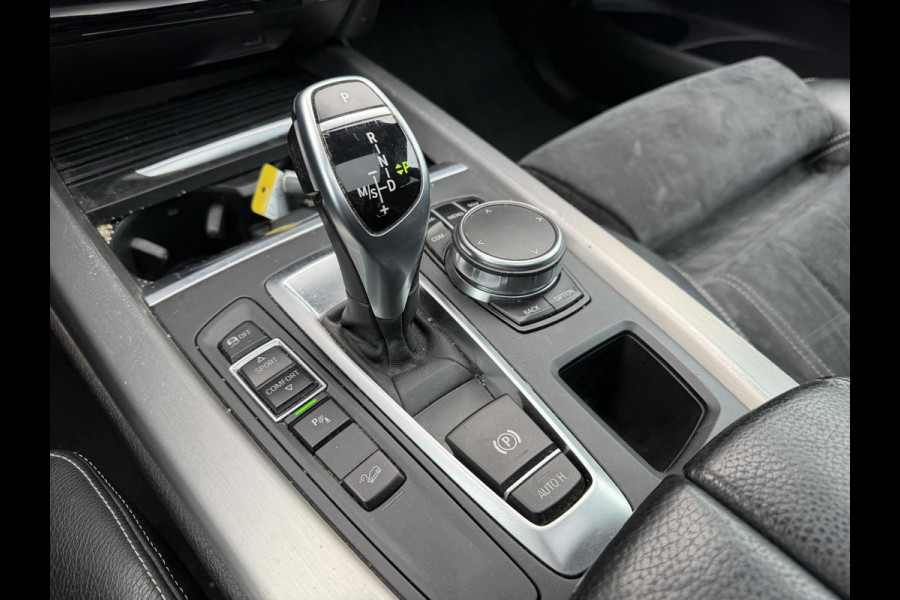 BMW X5 xDrive30d High Executive M-Sport | Panoramadak | Head-Up Display | Camera | Dodehoek Detectie | Elektrische Trekhaak |