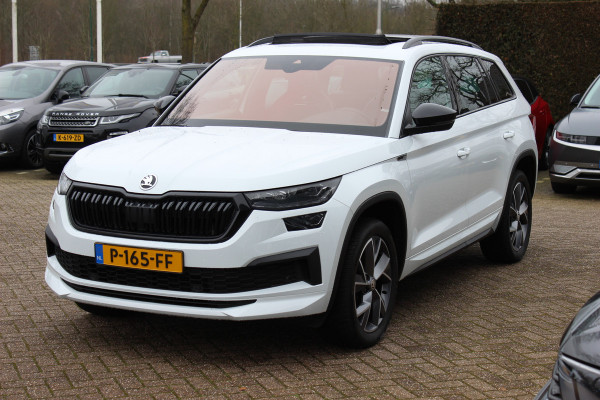 Škoda Kodiaq 1.5 TSI Sportline Business / Trekhaak / Panoramadak / Camera / Keyless / 20'' / CarPlay / Navigatie / Matrix LED / DAB / Stoelverwarming / Cruise Control