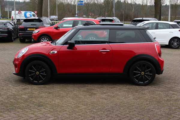 MINI Mini Electric Yours 33 kWh 47.821 km! / Full option! / Panoramadak / Camera / Head-up / Leder / Harman Kardon / Keyless / 17'' / CarPlay / Stoelverwarming / Matrix LED / DAB / Cruise Control