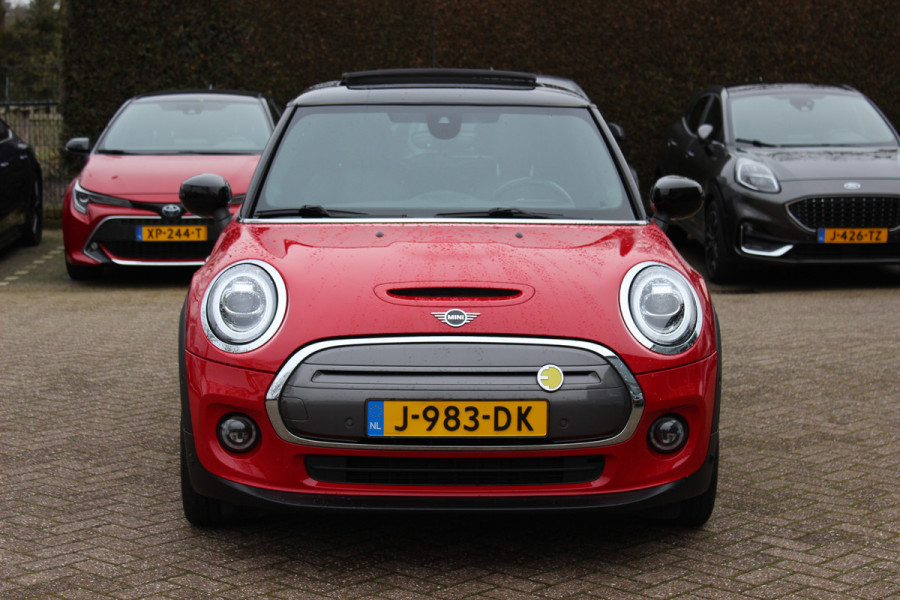 MINI Mini Electric Yours 33 kWh 47.821 km! / Full option! / Panoramadak / Camera / Head-up / Leder / Harman Kardon / Keyless / 17'' / CarPlay / Stoelverwarming / Matrix LED / DAB / Cruise Control