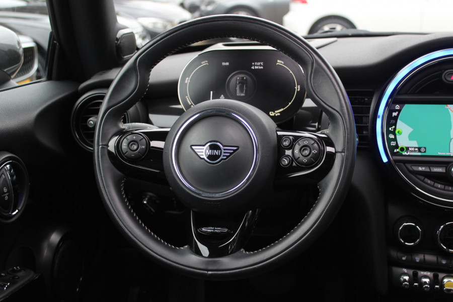 MINI Mini Electric Yours 33 kWh 47.821 km! / Full option! / Panoramadak / Camera / Head-up / Leder / Harman Kardon / Keyless / 17'' / CarPlay / Stoelverwarming / Matrix LED / DAB / Cruise Control