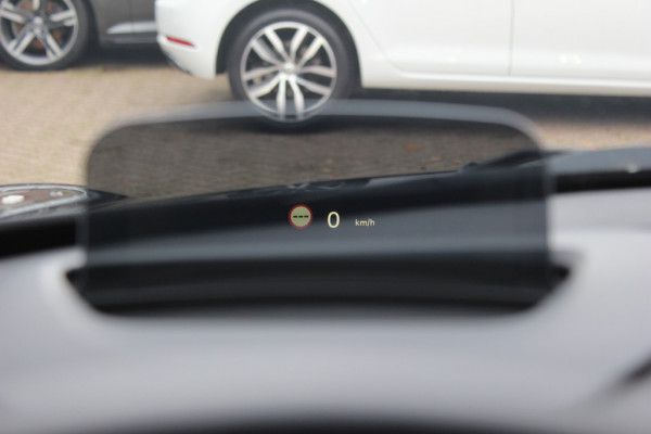 MINI Mini Electric Yours 33 kWh 47.821 km! / Full option! / Panoramadak / Camera / Head-up / Leder / Harman Kardon / Keyless / 17'' / CarPlay / Stoelverwarming / Matrix LED / DAB / Cruise Control