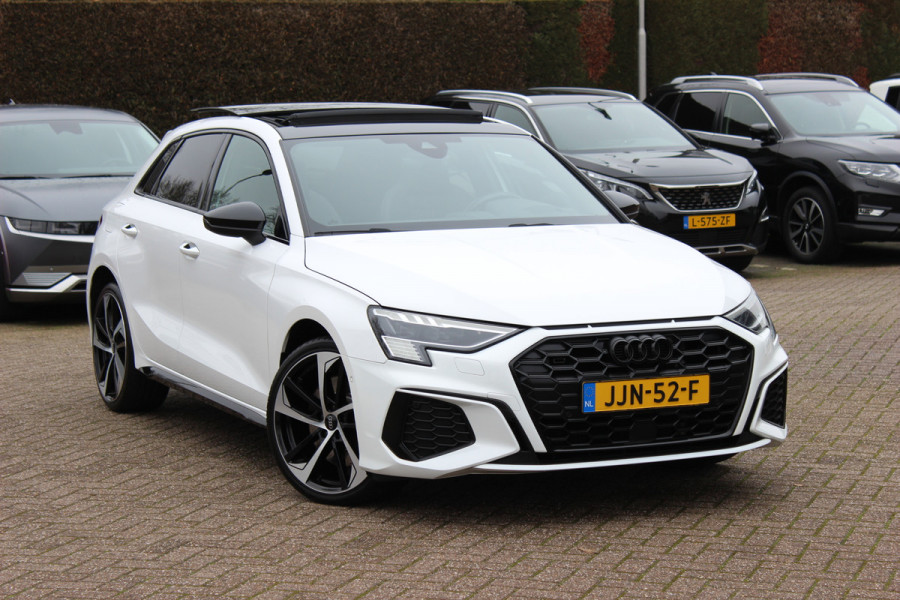 Audi A3 Sportback 45 TFSI e S edition Competition / Panoramadak  / Head-up / RS Seats / B&O / Elektr. stoelen / 19'' / CarPlay / Stoelmassage+Verwarming / Dodehoek / DAB / ACC