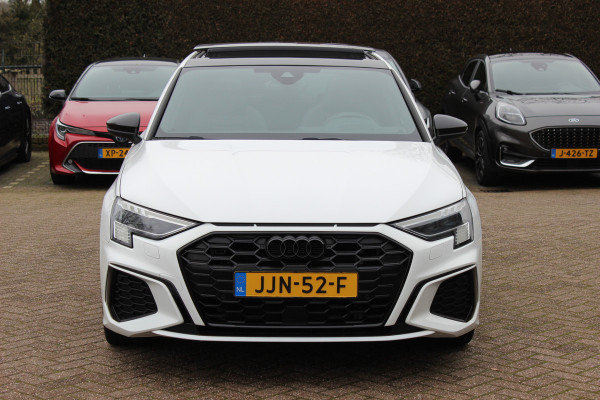 Audi A3 Sportback 45 TFSI e S edition Competition / Panoramadak  / Head-up / RS Seats / B&O / Elektr. stoelen / 19'' / CarPlay / Stoelmassage+Verwarming / Dodehoek / DAB / ACC