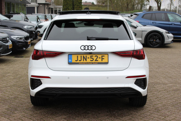 Audi A3 Sportback 45 TFSI e S edition Competition / Panoramadak  / Head-up / RS Seats / B&O / Elektr. stoelen / 19'' / CarPlay / Stoelmassage+Verwarming / Dodehoek / DAB / ACC