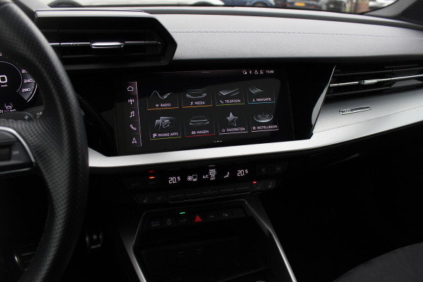 Audi A3 Sportback 45 TFSI e S edition Competition / Panoramadak  / Head-up / RS Seats / B&O / Elektr. stoelen / 19'' / CarPlay / Stoelmassage+Verwarming / Dodehoek / DAB / ACC