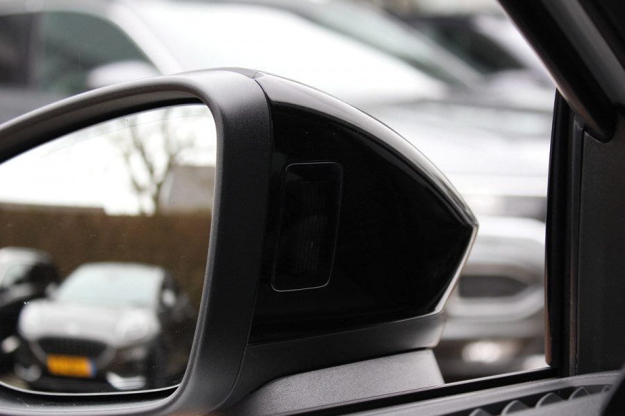 Audi A3 Sportback 45 TFSI e S edition Competition / Panoramadak  / Head-up / RS Seats / B&O / Elektr. stoelen / 19'' / CarPlay / Stoelmassage+Verwarming / Dodehoek / DAB / ACC