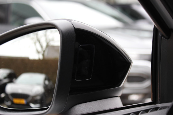 Audi A3 Sportback 45 TFSI e S edition Competition / Panoramadak  / Head-up / RS Seats / B&O / Elektr. stoelen / 19'' / CarPlay / Stoelmassage+Verwarming / Dodehoek / DAB / ACC