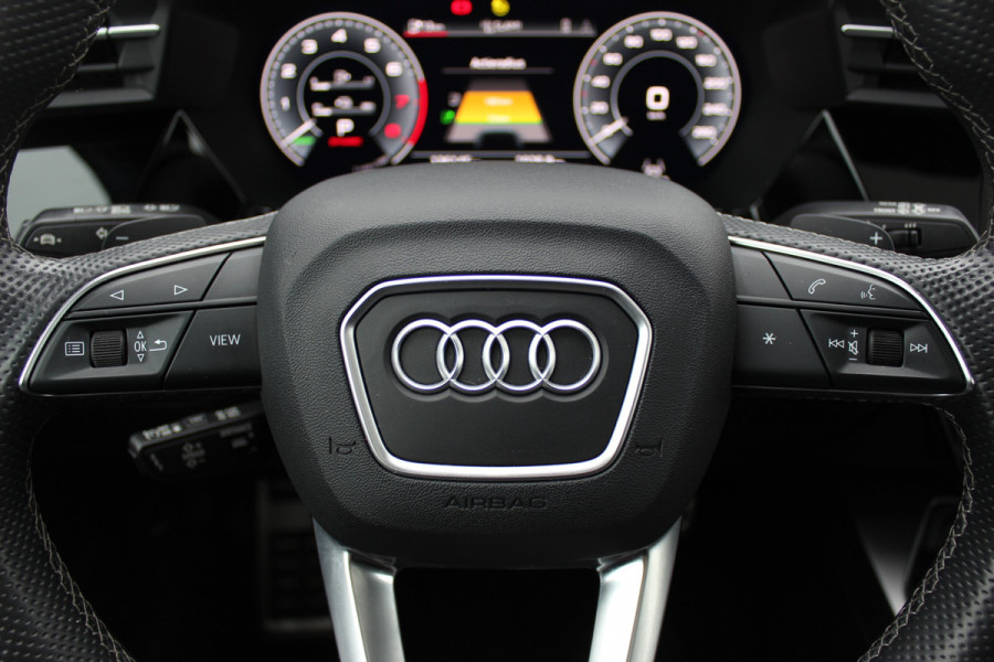 Audi A3 Sportback 45 TFSI e S edition Competition / Panoramadak  / Head-up / RS Seats / B&O / Elektr. stoelen / 19'' / CarPlay / Stoelmassage+Verwarming / Dodehoek / DAB / ACC
