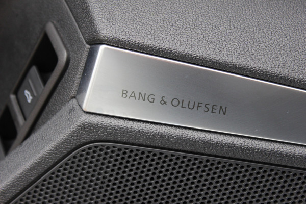 Audi A3 Sportback 45 TFSI e S edition Competition / Panoramadak  / Head-up / RS Seats / B&O / Elektr. stoelen / 19'' / CarPlay / Stoelmassage+Verwarming / Dodehoek / DAB / ACC