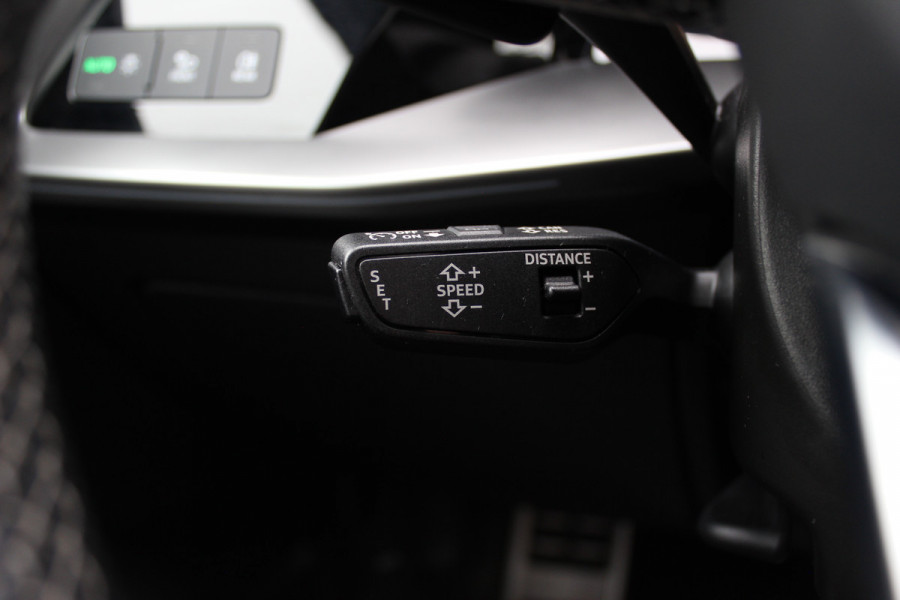 Audi A3 Sportback 45 TFSI e S edition Competition / Panoramadak  / Head-up / RS Seats / B&O / Elektr. stoelen / 19'' / CarPlay / Stoelmassage+Verwarming / Dodehoek / DAB / ACC