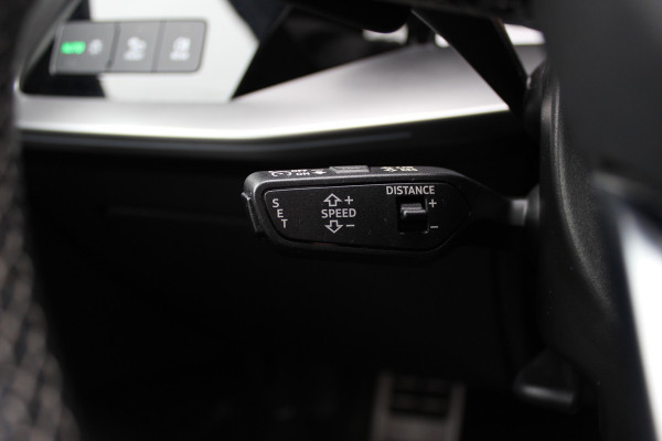 Audi A3 Sportback 45 TFSI e S edition Competition / Panoramadak  / Head-up / RS Seats / B&O / Elektr. stoelen / 19'' / CarPlay / Stoelmassage+Verwarming / Dodehoek / DAB / ACC