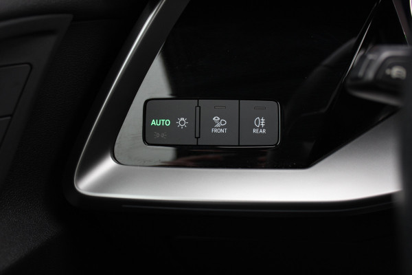 Audi A3 Sportback 45 TFSI e S edition Competition / Panoramadak  / Head-up / RS Seats / B&O / Elektr. stoelen / 19'' / CarPlay / Stoelmassage+Verwarming / Dodehoek / DAB / ACC