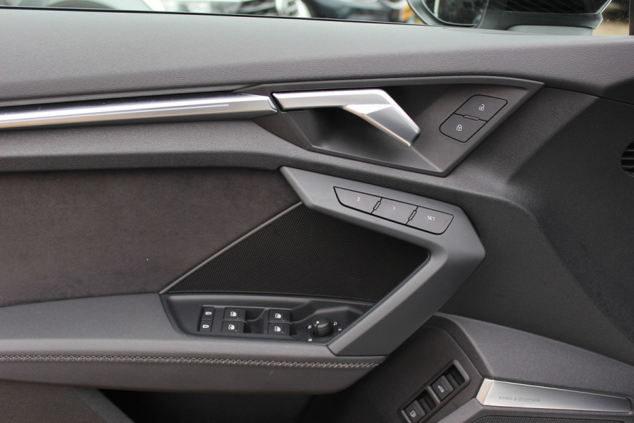 Audi A3 Sportback 45 TFSI e S edition Competition / Panoramadak  / Head-up / RS Seats / B&O / Elektr. stoelen / 19'' / CarPlay / Stoelmassage+Verwarming / Dodehoek / DAB / ACC