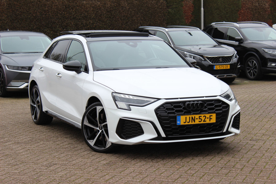 Audi A3 Sportback 45 TFSI e S edition Competition / Panoramadak  / Head-up / RS Seats / B&O / Elektr. stoelen / 19'' / CarPlay / Stoelmassage+Verwarming / Dodehoek / DAB / ACC