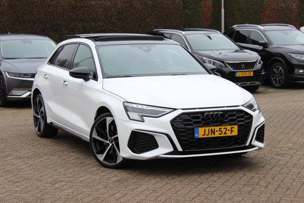 Audi A3 Sportback 45 TFSI e S edition Competition / Panoramadak  / Head-up / RS Seats / B&O / Elektr. stoelen / 19'' / CarPlay / Stoelmassage+Verwarming / Dodehoek / DAB / ACC