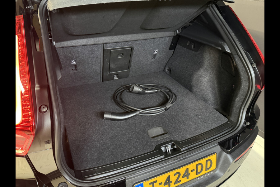 Volvo XC40 Recharge Core 70 kWh | SOH 91.5% | Apple Carplay | Trekhaak | Stoel/Stuurverw.