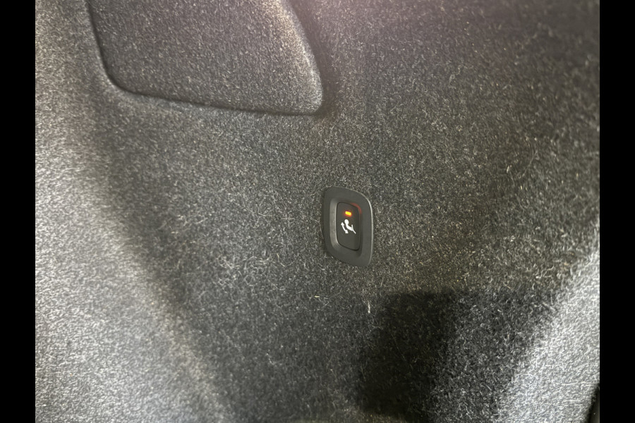 Volvo XC40 Recharge Core 70 kWh | SOH 91.5% | Apple Carplay | Trekhaak | Stoel/Stuurverw.